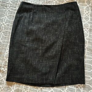 The Limited Collection skirt with pockets and side zip size 4